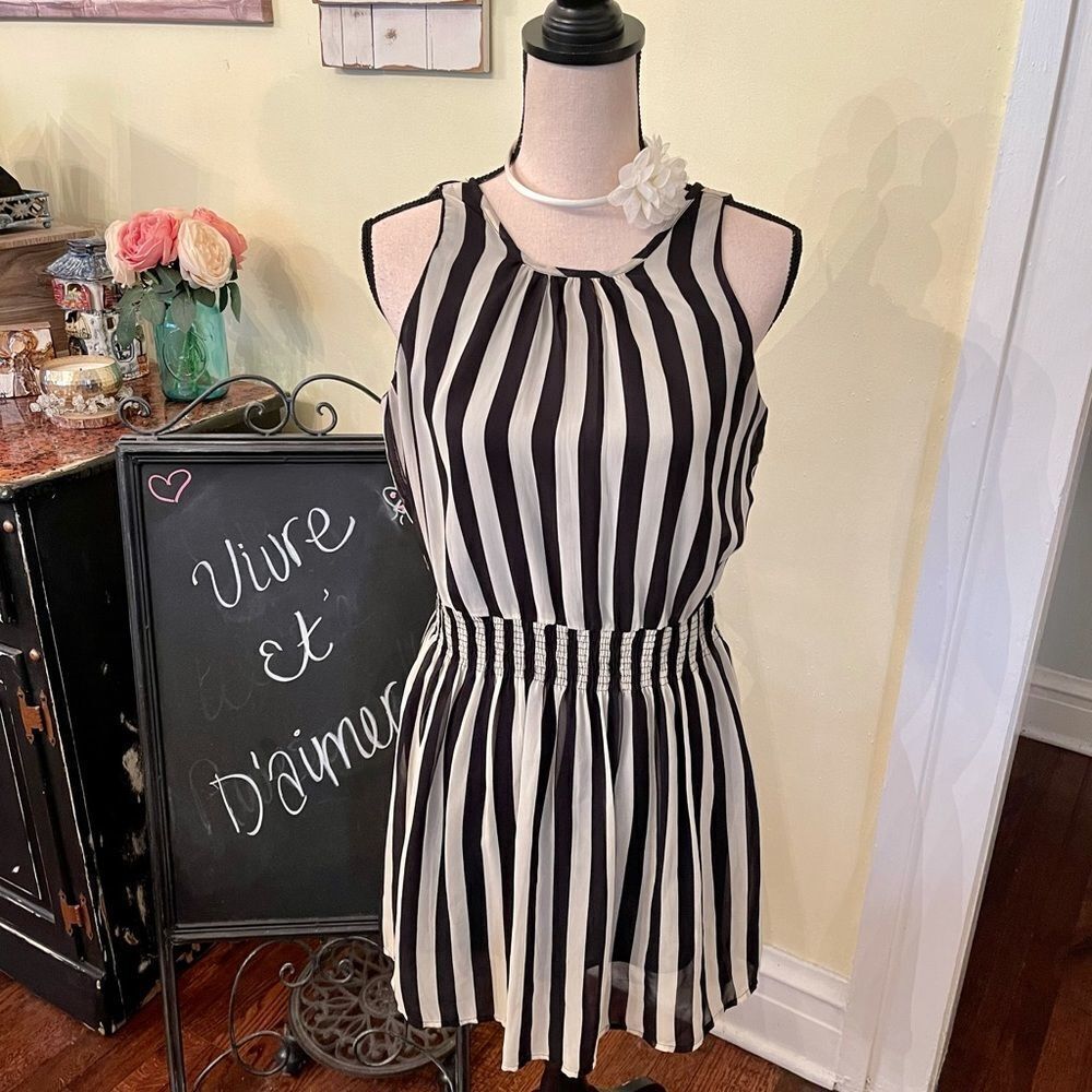 🌺French Chic🌺 COQUETTE Wide Stripe Smocked Waist Dress Sz M
